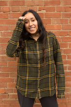 Load image into Gallery viewer, shiloh flannel in juniper green