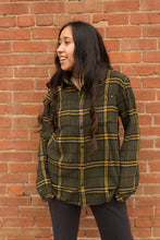 Load image into Gallery viewer, shiloh flannel in juniper green