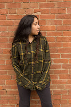 Load image into Gallery viewer, shiloh flannel in juniper green