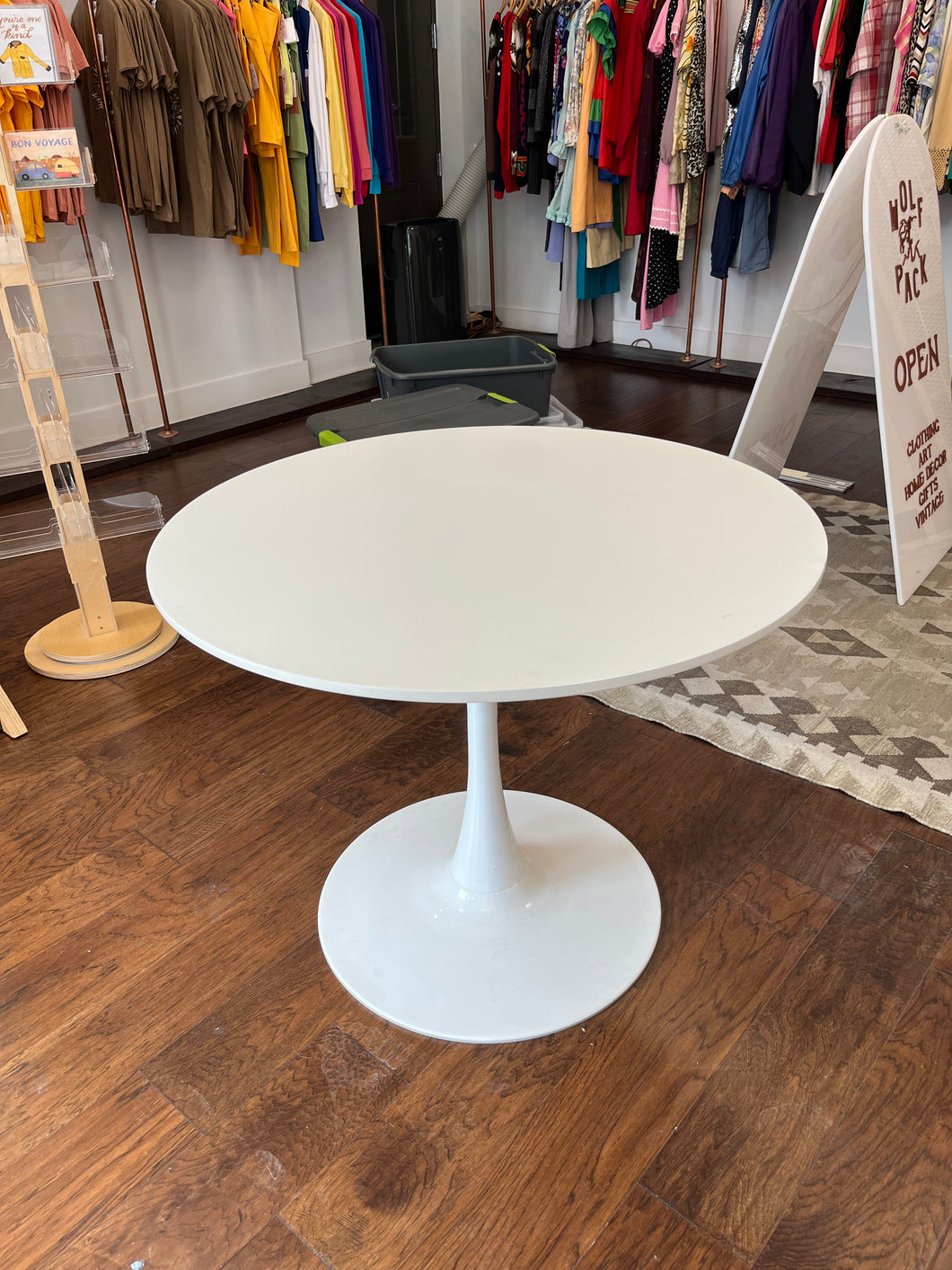 white round table