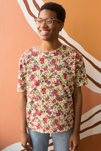 Load image into Gallery viewer, floral knit tee