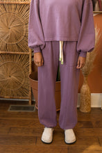 Load image into Gallery viewer, recycled cotton jogger in plum