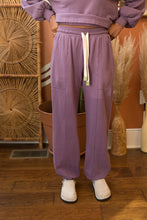 Load image into Gallery viewer, recycled cotton jogger in plum
