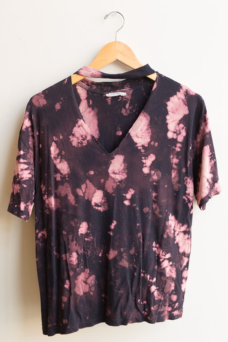 black tie dye v neck tee