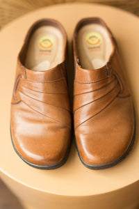 tan clogs