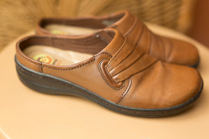tan clogs