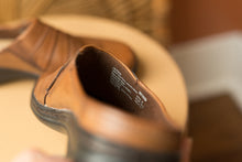 Load image into Gallery viewer, tan clogs