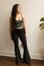 Load image into Gallery viewer, estelle flare pants in black