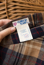 Load image into Gallery viewer, navy blue &amp; beige plaid skirt