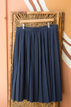 Load image into Gallery viewer, navy blue pleated skirt